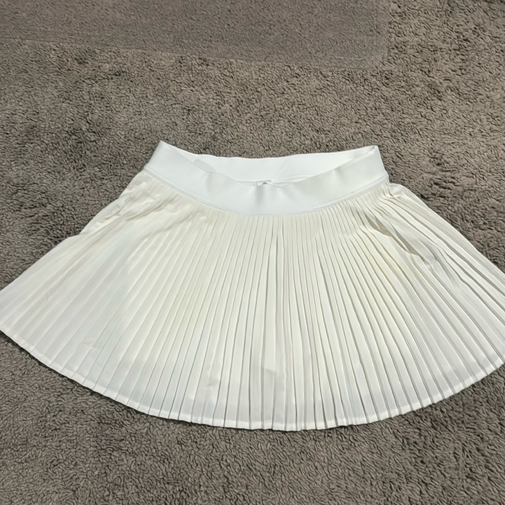 Lululemon white tennis skirt - Size 6